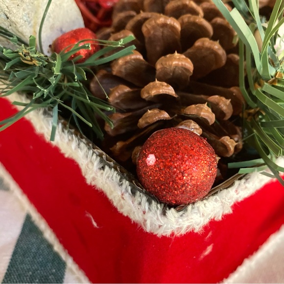 Table Centerpiece Christmas Pine Cones Red White Berries Orbs s 10 x 7 x 5 in - Picture 11 of 14